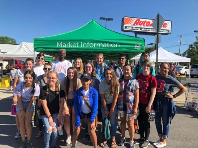 KM Students at the farmer's market